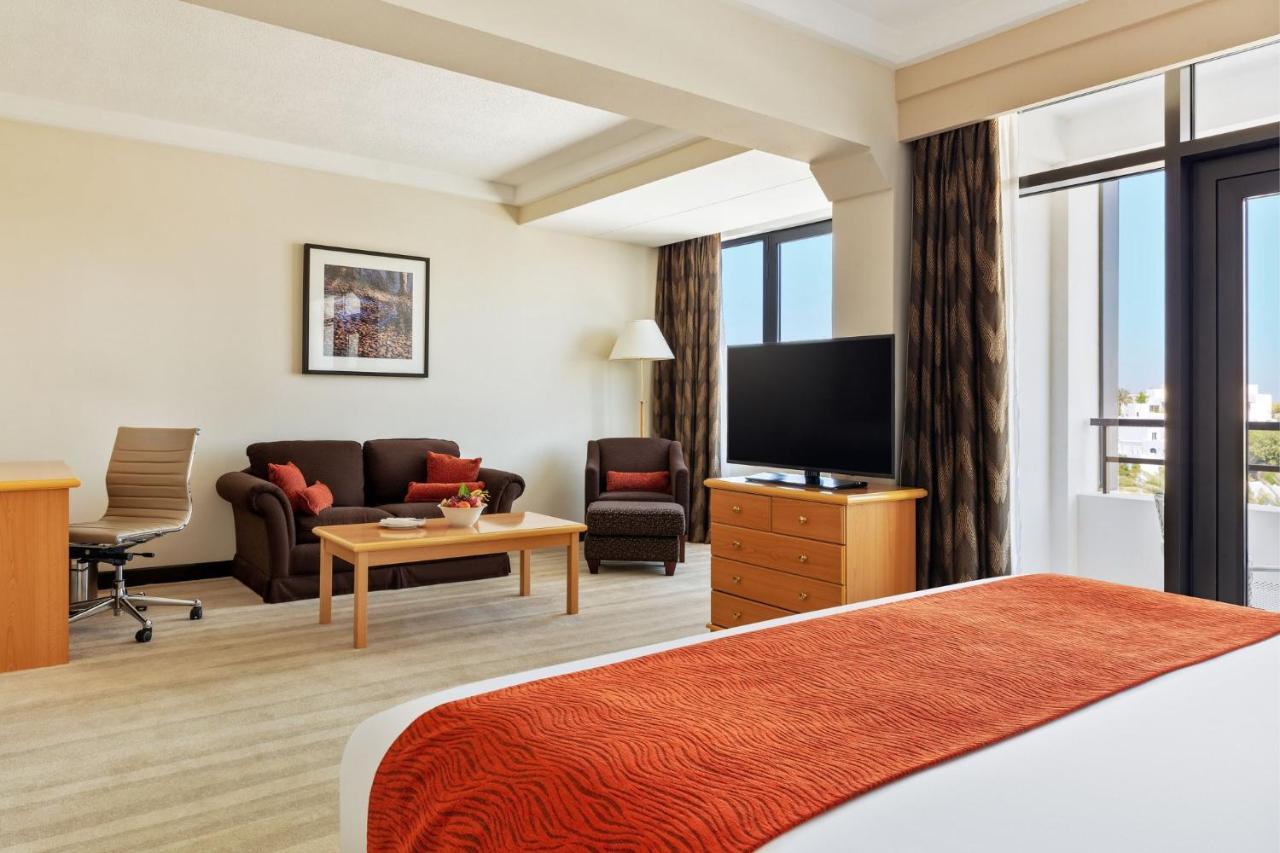 Готель Crowne Plaza Muscat By Ihg Екстер'єр фото
