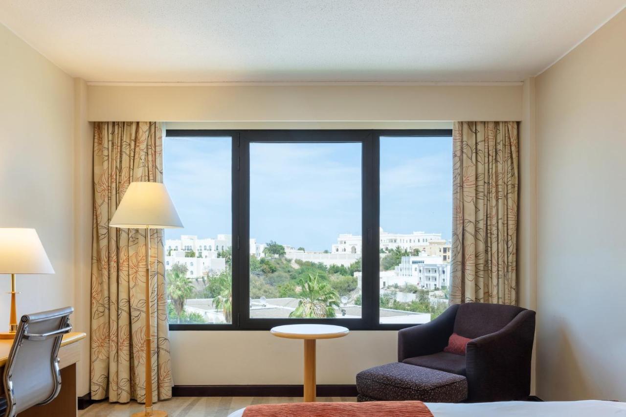 Готель Crowne Plaza Muscat By Ihg Екстер'єр фото