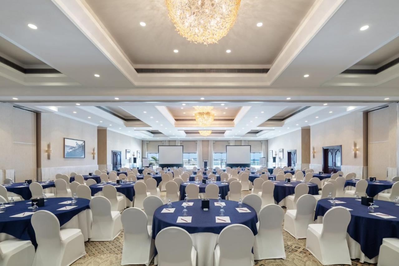 Готель Crowne Plaza Muscat By Ihg Екстер'єр фото