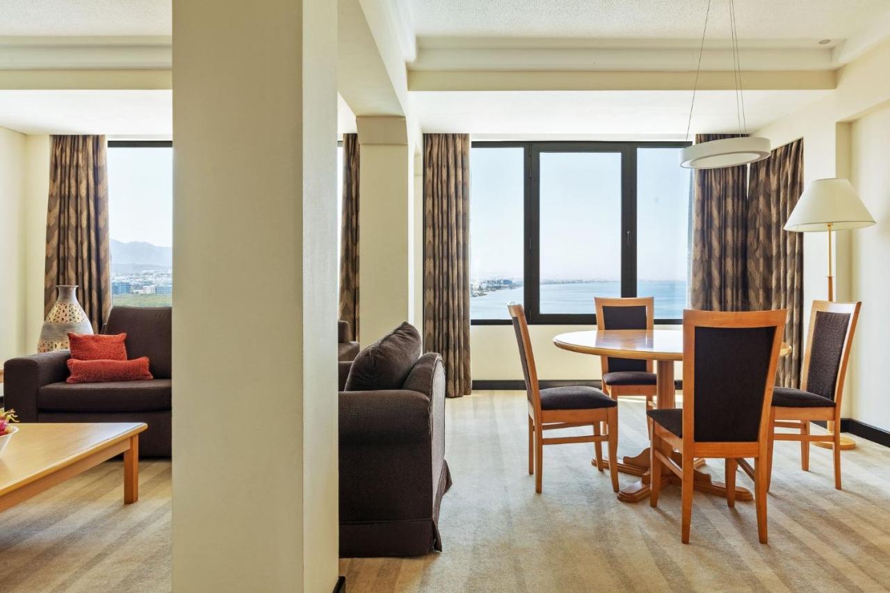 Готель Crowne Plaza Muscat By Ihg Екстер'єр фото